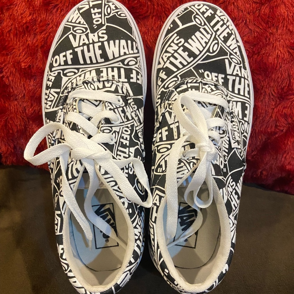 Vans (like new) women’s (size 6)